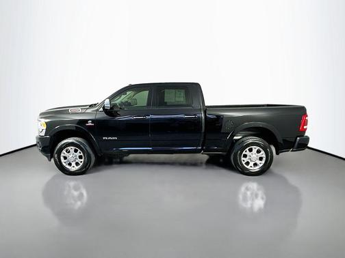 Diamond Black Crystal Pearlcoat 2020 RAM 2500 Laramie Crew Cab 4x4 6'4' Box