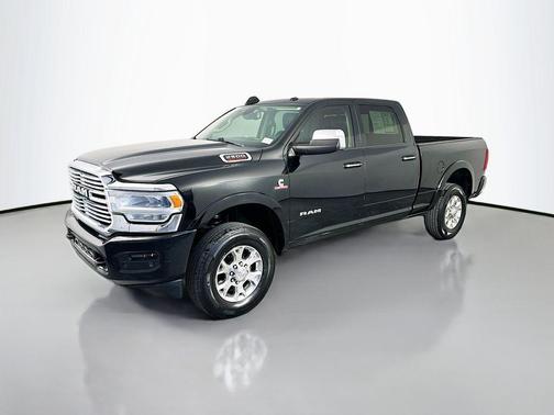Diamond Black Crystal Pearlcoat 2020 RAM 2500 Laramie Crew Cab 4x4 6'4' Box