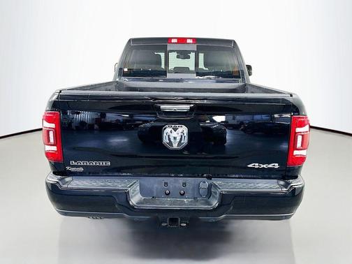 Diamond Black Crystal Pearlcoat 2020 RAM 2500 Laramie Crew Cab 4x4 6'4' Box
