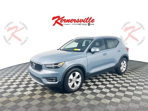 2022 Volvo XC40 T5 Momentum