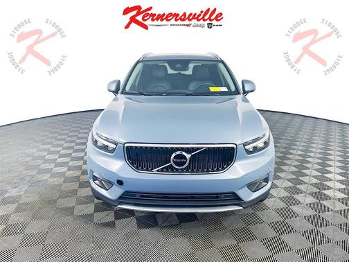 2022 Volvo XC40 T5 Momentum