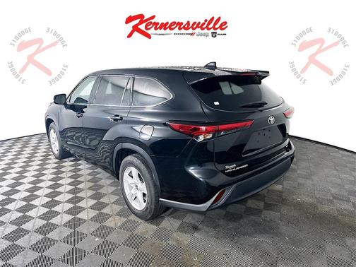 2022 Toyota Highlander LE