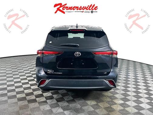 2022 Toyota Highlander LE