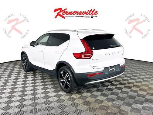 2023 Volvo XC40 B5 Plus Bright Theme