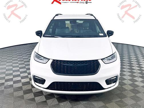 2025 Chrysler Pacifica L