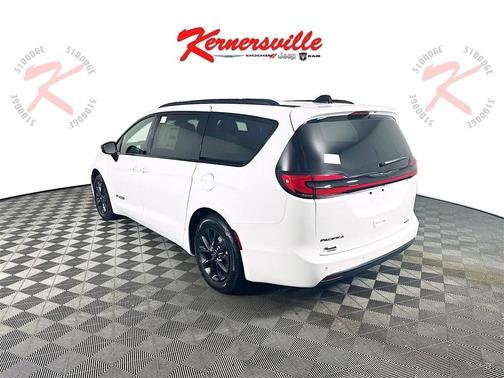 2025 Chrysler Pacifica L