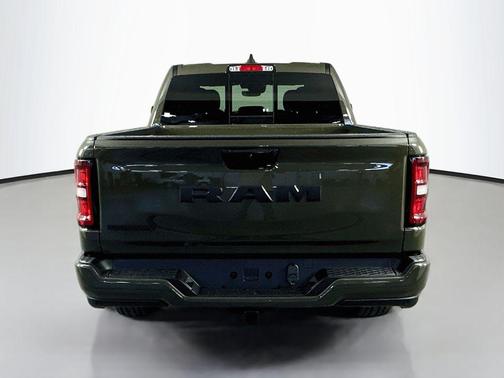 Tank 2027 RAM 1500 Big Horn/Lone Star