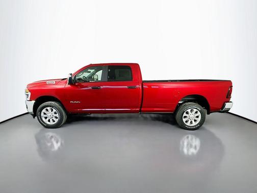 Molten Red Pearlcoat 2026 RAM 2500 Big Horn Crew Cab 4x4 8' Box