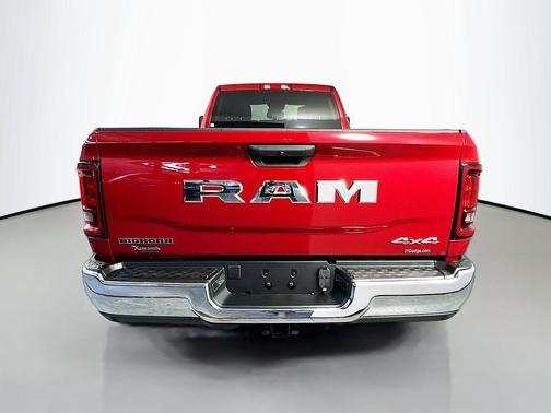 Molten Red Pearlcoat 2026 RAM 2500 Big Horn Crew Cab 4x4 8' Box
