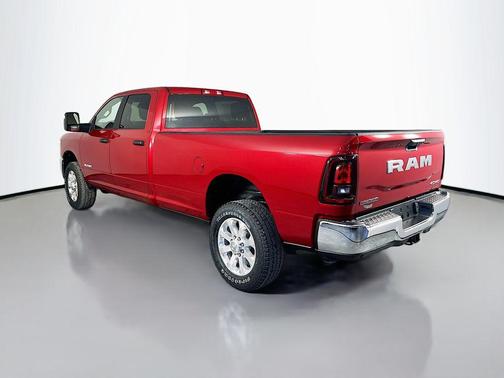 Molten Red Pearlcoat 2026 RAM 2500 Big Horn Crew Cab 4x4 8' Box