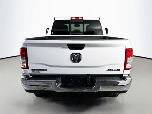 Bright White Clearcoat 2024 RAM 2500 Tradesman Crew Cab 4x4 6'4' Box