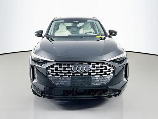 Mythos Black Metallic 2025 Audi Q5 Premium Plus TFSI quattro S tronic