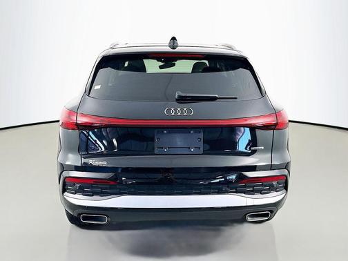 Mythos Black Metallic 2025 Audi Q5 Premium Plus TFSI quattro S tronic
