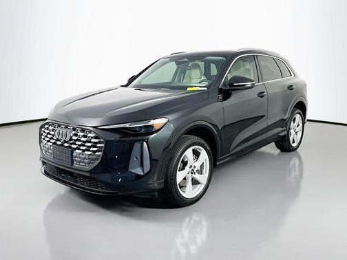 Mythos Black Metallic 2025 Audi Q5 Premium Plus TFSI quattro S tronic