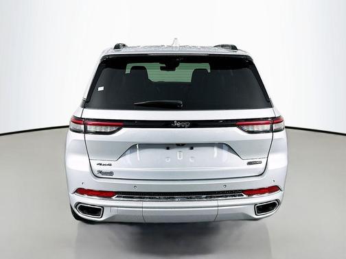 Silver Zynith 2022 Jeep Grand Cherokee Overland