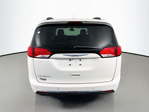 Tusk White 2017 Chrysler Pacifica Touring-L