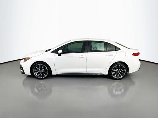Blizzard Pearl 2021 Toyota Corolla SE