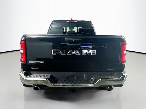 Diamond Black Crystal Pearlcoat 2025 RAM 1500 Big Horn/Lone Star