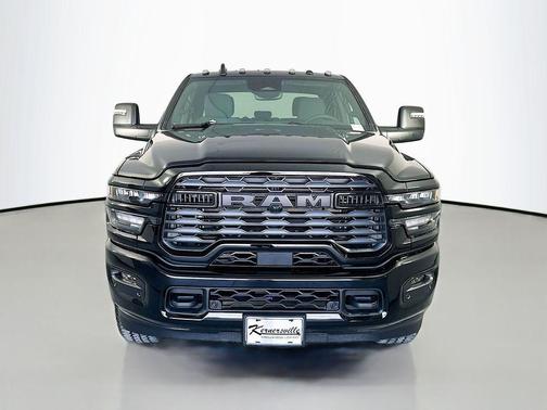 Diamond Black Crystal Pearlcoat 2026 RAM 2500 Big Horn Crew Cab 4x4 8' Box