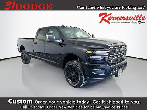 Diamond Black Crystal Pearlcoat 2026 RAM 2500 Big Horn Crew Cab 4x4 8' Box