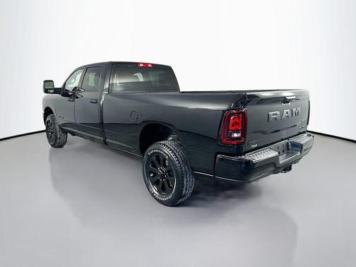 Diamond Black Crystal Pearlcoat 2026 RAM 2500 Big Horn Crew Cab 4x4 8' Box