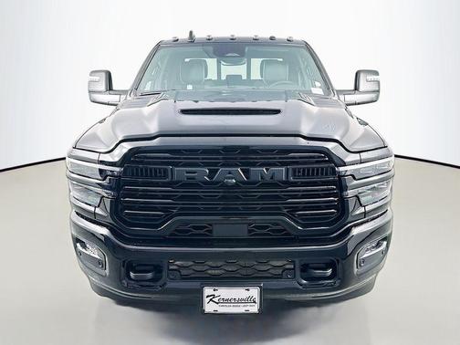 Diamond Black Crystal Pearlcoat 2026 RAM 2500 Laramie Crew Cab 4x4 6'4' Box