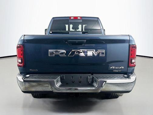 2026 RAM 2500 Tradesman Crew Cab 4x4 6'4' Box