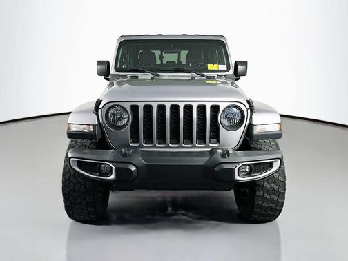 Billet Silver Metallic Clearcoat 2020 Jeep Gladiator Overland