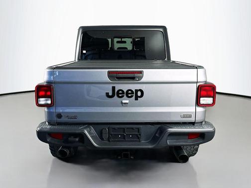 Billet Silver Metallic Clearcoat 2020 Jeep Gladiator Overland