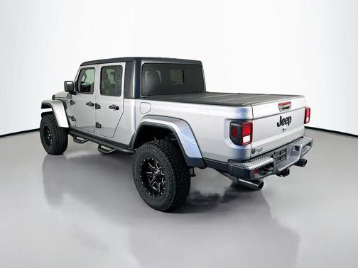 Billet Silver Metallic Clearcoat 2020 Jeep Gladiator Overland