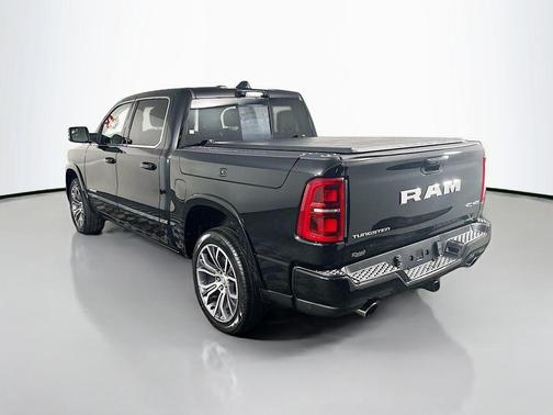Diamond Black Crystal Pearlcoat 2026 RAM 1500 ST