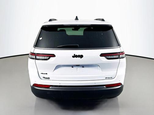 Bright White Clearcoat 2026 Jeep Grand Cherokee L Altitude