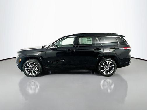 Diamond Black Crystal Pearlcoat 2025 Jeep Grand Cherokee L Overland