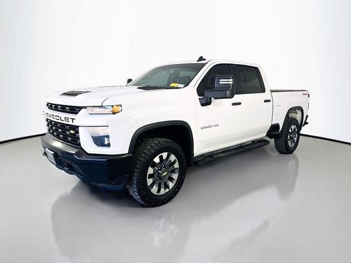 Summit White 2022 Chevrolet Silverado 2500 Custom