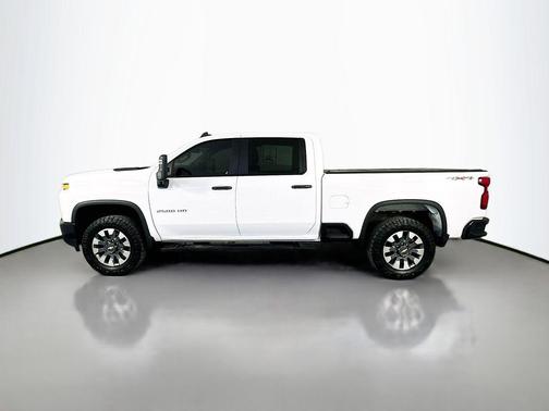 Summit White 2022 Chevrolet Silverado 2500 Custom