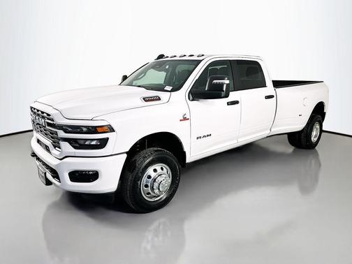 Bright White Clearcoat 2026 RAM 3500 Big Horn Crew Cab 4x4 8' Box