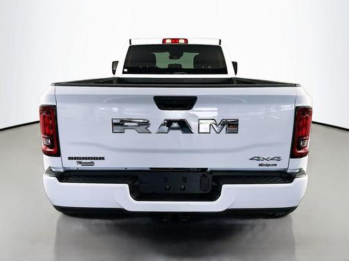 Bright White Clearcoat 2026 RAM 3500 Big Horn Crew Cab 4x4 8' Box