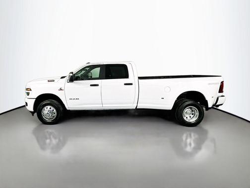 Bright White Clearcoat 2026 RAM 3500 Big Horn Crew Cab 4x4 8' Box