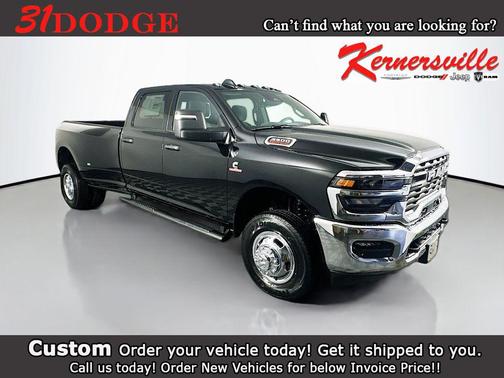 Diamond Black Crystal Pearlcoat 2026 RAM 3500 Tradesman