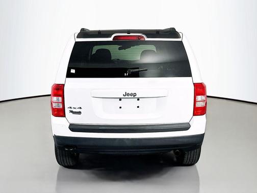 Bright White Clearcoat 2014 Jeep Patriot Sport