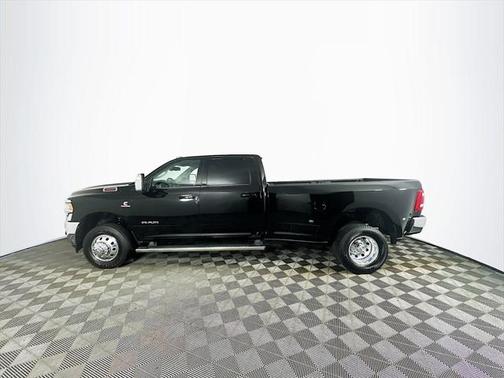 2024 RAM 3500 Laramie Crew Cab 4x4 8' Box