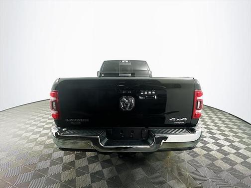 2024 RAM 3500 Laramie Crew Cab 4x4 8' Box