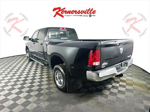 2017 RAM 3500 Big Horn Crew Cab 4x4 8' Box