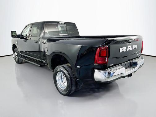 Diamond Black Crystal Pearlcoat 2026 RAM 3500 Tradesman Crew Cab 4x4 8' Box