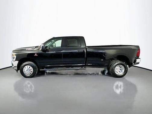 Diamond Black Crystal Pearlcoat 2026 RAM 3500 Tradesman Crew Cab 4x4 8' Box
