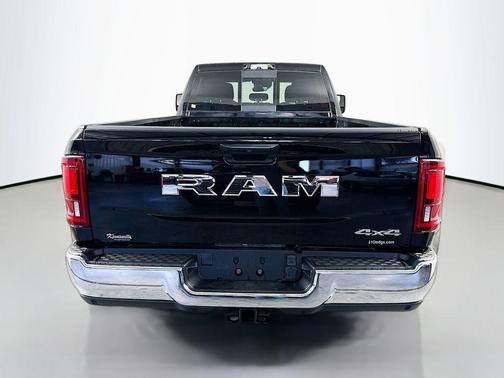 Diamond Black Crystal Pearlcoat 2026 RAM 3500 Tradesman Crew Cab 4x4 8' Box