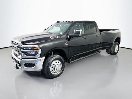 Diamond Black Crystal Pearlcoat 2026 RAM 3500 Tradesman Crew Cab 4x4 8' Box