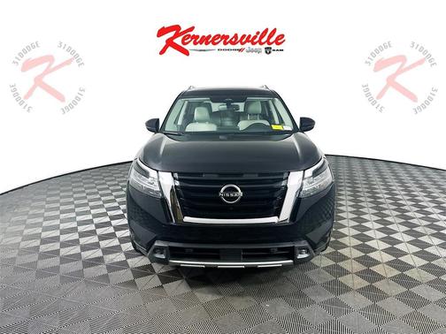 2022 Nissan Pathfinder SL 4WD