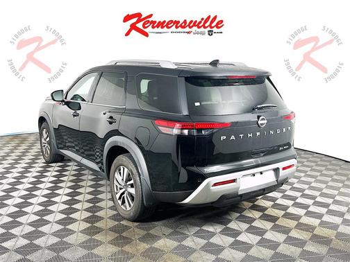2022 Nissan Pathfinder SL 4WD