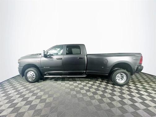 2025 RAM 3500 Laramie Crew Cab 4x4 8' Box